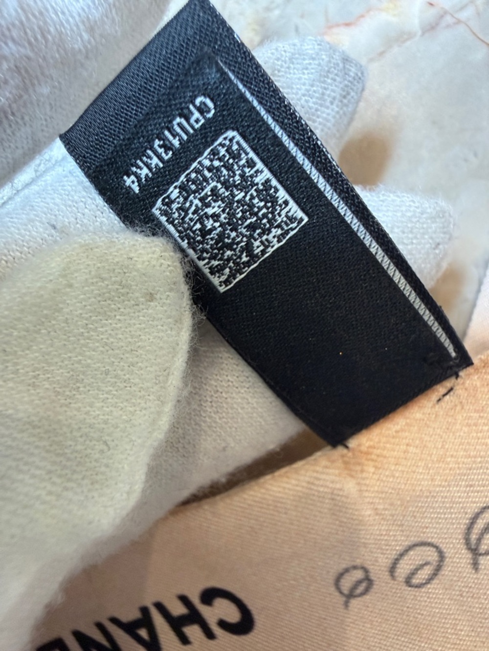 CHANEL Cream and Yellow Logo-Print Silk Twilly - Picture 6 of 12